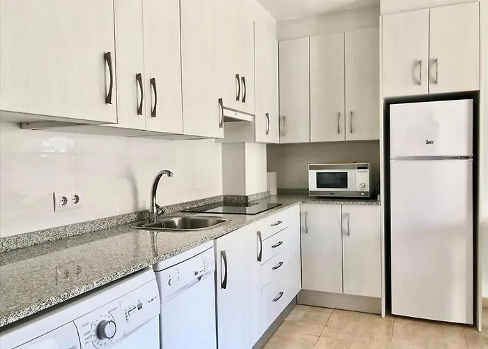 1 En Pleno Centro A 20 Metros De La Playa *