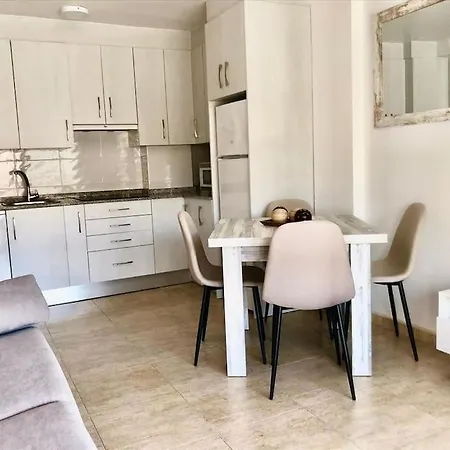 Διαμέρισμα 1 En Pleno Centro A 20 Metros De La Playa *